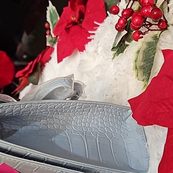 BETSEY JOHNSON BLUE ALLIGATOR BETSEY JOHNSON TOP HANDLE w/SCARF - Picture 5 of 7